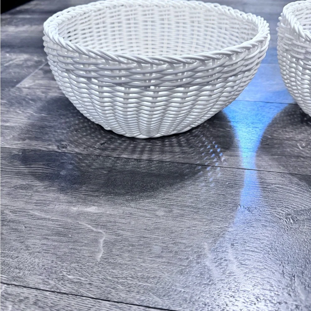 Set of 2 Lock&Lock White Round Baskets NWOT‎